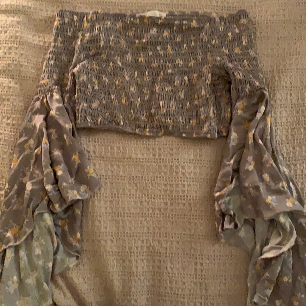 Light purple flower bell sleeve hippie 60s flowing sleeve crop top
